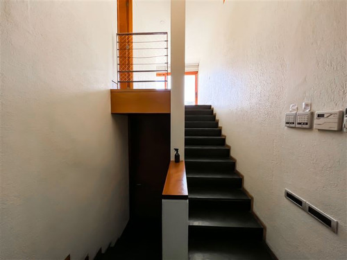 Casa En Venta De 9 +3 Dormitorios Sector Lo Curro, Vitac