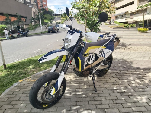 Husqvarna 701 Supermoto