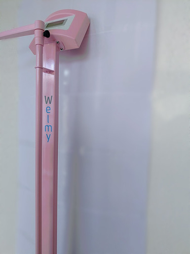 Imagem 4 de 9 de Balança Médica Eletrônica Antropômetro W200a 100g Rosa Welmy