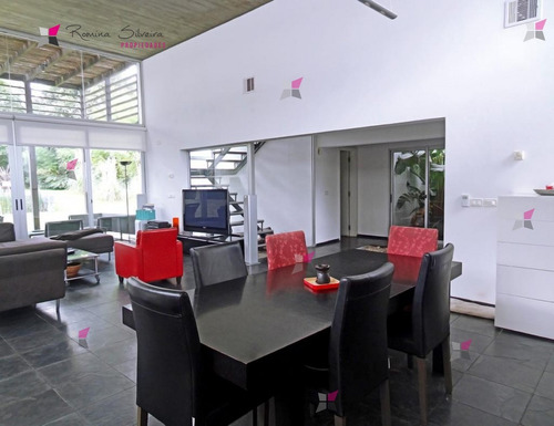 Moderna Casa San Rafael- Ref: 9266