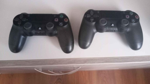 Playstation 4 Ps4 De 1tb !! Incluye Dos Mandos Y Juegos