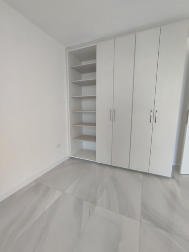 Imagen 2 de 9 de Vendo Departamento De 1 Dormitorio Con Balcón +2 Baños +cochera +horno , Anafe,extractor ,aires Acond,placares