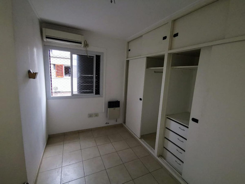 Imagen 15 de 17 de Duplex Con Cochera Y Jardín .av. 66 Entre 144 Y 145 La Plata