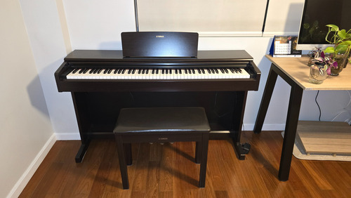 Piano Digital Yamaha Arius 164 - Clavinova (Usado)