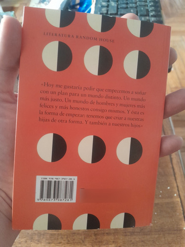 Deberíamos Ser Feministas / Chimamanda Ngozi Adichie (Usado)