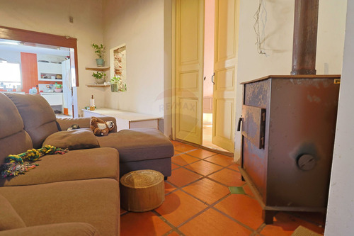 Venta De Quinta Con Casa, Montevideo, 3,7 Hect.