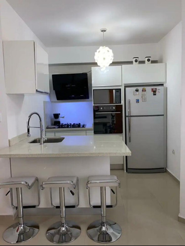 Apartamento En Resd. Victoria Palace Altos Del Parral, L.g.