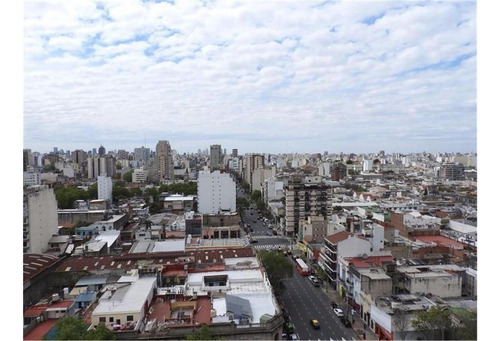 Imagen 13 de 18 de Av Belgrano 3600 - Con Pileta - Piso 2 Dos Balcones.