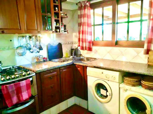 Se Vende Casa En Pinares, 4 Dormitorios. Punta Del Este, Uruguay.- Ref: 1744