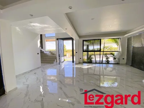 Esta Casa Ha Sido Cuidadosamente Diseñada Para Combinar La Belleza Estética Con La Funcionalidad. Cada Rincón De Esta Propiedad Refleja Una Atención Meticulosa A Los Detalles, Desde Los Acabados De Al