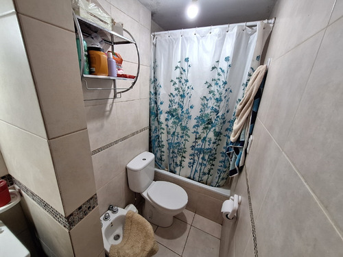 Monoambiente Con Balcón Al Frente Y Cochera