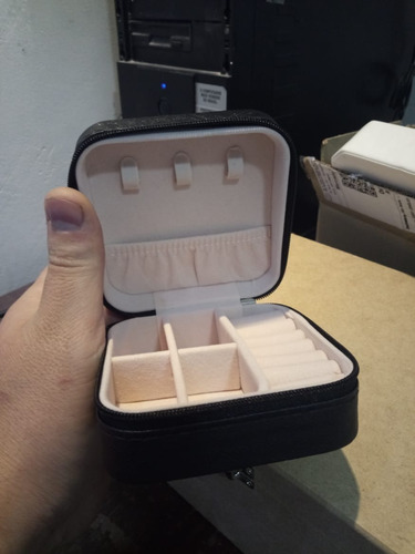 Imagem 3 de 4 de Porta Jóias Viagem Couro Estojo Preto Portátil - Jerry