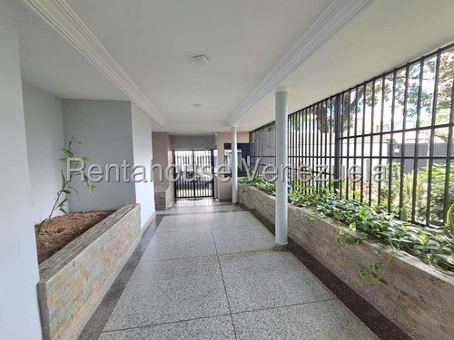 En Estratégica Ubicación, A Una Cuadra Del Cc Mediterranean Plaza, En Sabana Larga, Rentahouse Ofrece En Venta Amplio Apartamento (aprox.119 M2), Para Actualizar A Su Gusto, De 3 Habitaciones