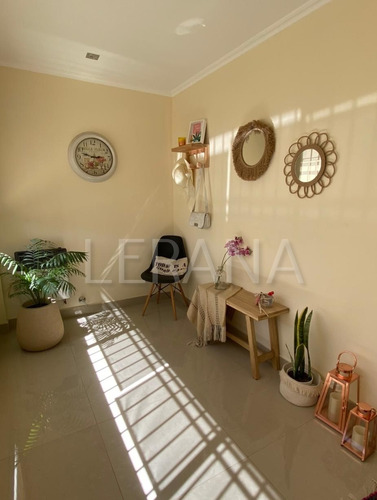 Venta Casa 4 Ambientes Cochera Piscina. Ituzaingo