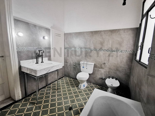 Imagen 21 de 30 de Casa De Estilo En Venta En La Plata