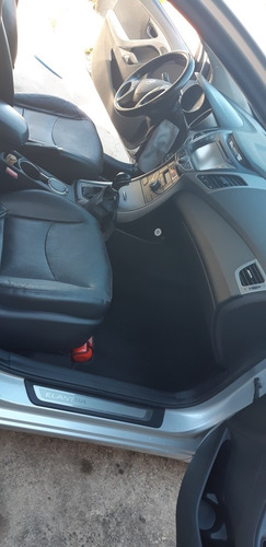 Imagem 11 de 13 de Hyundai Elantra 2014 2.0 16v Gls Flex Aut. 4p