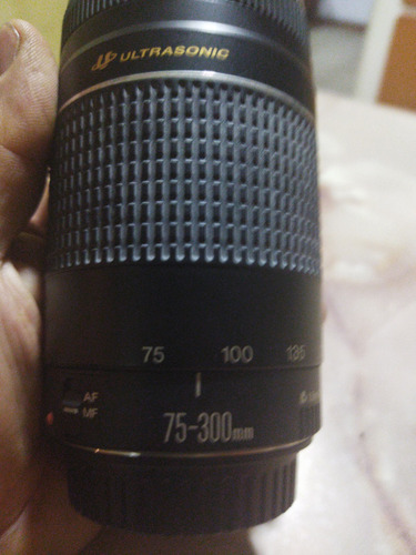 Imagen 2 de 2 de Lente Canon Ef 75-300mm 1:4-5.6 Usado 60v