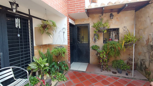 Townhouse En San Diego, Conjunto Residencial La Fuente, Cercano Distribuidor La Cumaca