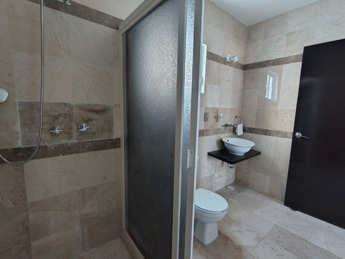 Casa En Venta En Col. Ricardo Flores Magon, Ver