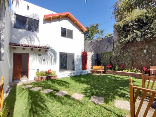 Casa En Venta En Palmira, Cuernavaca Morelos.