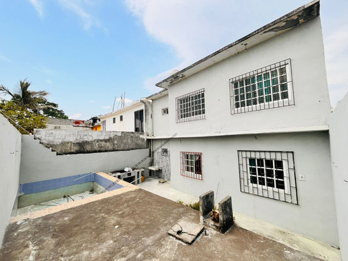 Casa En Venta En Veracruz Con Hab. En P. B. Y Alberca Col. Astilleros