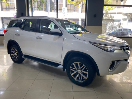 Imagen 7 de 16 de Toyota Hilux Sw4 Tdi Srx At L16 2019
