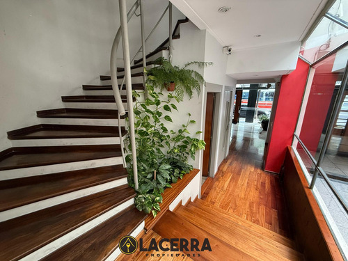 Venta De Departamento 2 Ambientes Con Cochera Sobre Avenida Directorio!!