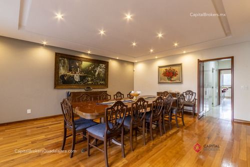 Residencia De Lujo En Venta En Colinas De San Javier, Con Alberca