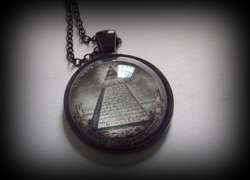 Pingente Illuminati Annuit Coeptis N. O. S. - Cabochão Black