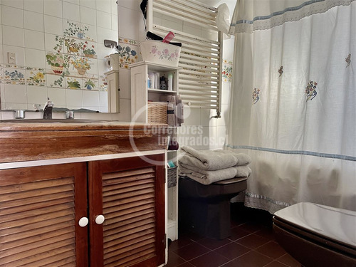 Acogedora Casa En Venta De 6 Dorm. En Los Domínicos, Piscina