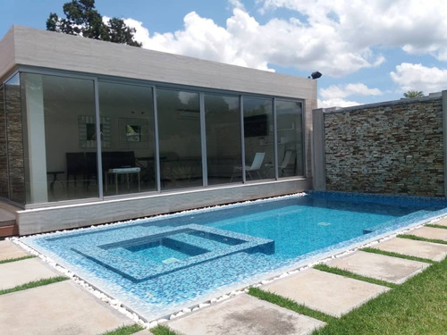 Imagen 26 de 27 de Adriana Atienzo Vende | Moderna Casa En Urb. Guaparo (foc-559)