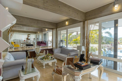 Ms: 25-20626 Se Vende Estupenda Casa Nueva En La Lagunita Country Club. A=1253m2, 5h, 10b, 15p.