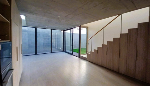 Town House Con Moderna Arquitectura