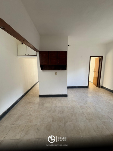 Alquiler, Casita Malvin Norte A Pasos De Veracierto Y Hipólito Yrigoyen