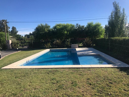 Imagen 2 de 30 de Venta, Casa Quinta, 5 Ambientes, Quincho, Parrilla, Pileta, Jardín, Saladillo