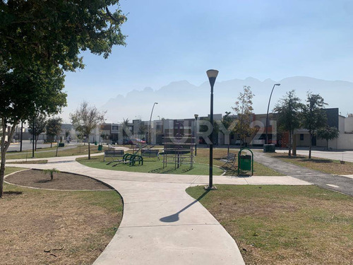 Casa En Venta Ampliada Con Terreno Excedente En Samsara, García Nuevo León