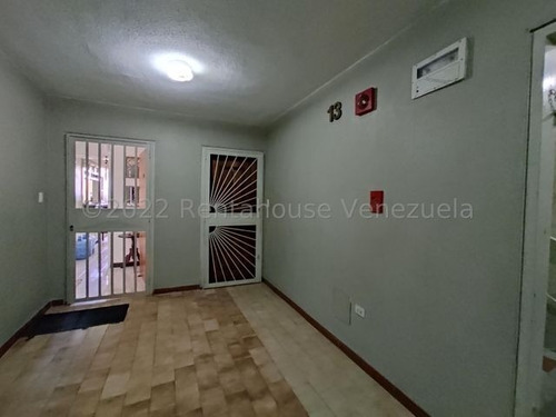 Imagen 16 de 23 de Apartamento En Venta Urb. San Pablo Lc#23-3027