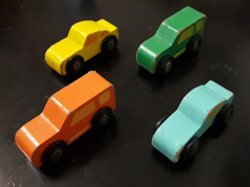 Autos Autitos De Madera Varios Colores Usados