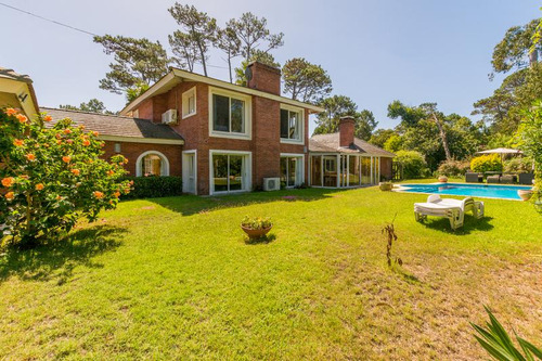 Imagen 2 de 28 de Casa Venta 4 Dormitorios Lugano Punta Del Este