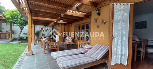 Casa En Venta De 7 Dorm. En La Reina