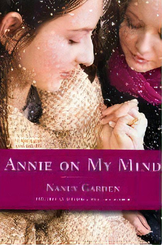 Annie On My Mind, De Nancy Garden. Editorial Farrar, Straus & Giroux Inc, Tapa Blanda En Inglés
