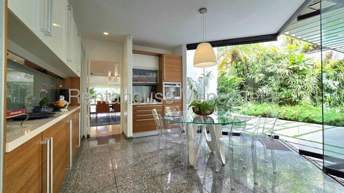 Casa ( 2 Niveles / Remodelada ) Venta Los Chorros Mls- 25-19612