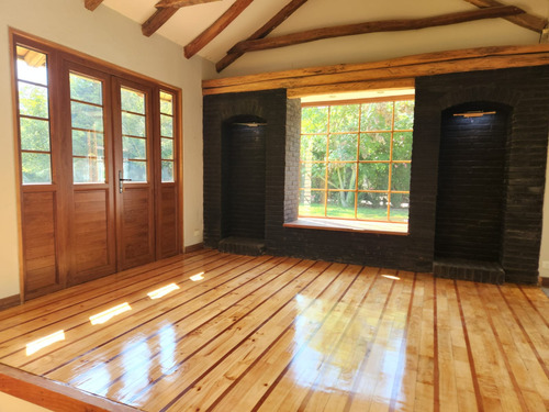 Casa Estilo Chileno En Condominio Buena Ubicacion Pirque