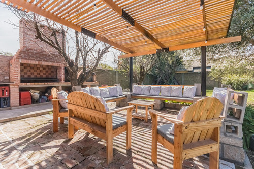 Venta Casa En Monte Grande - 3 Dormitorios - Apto Crédito