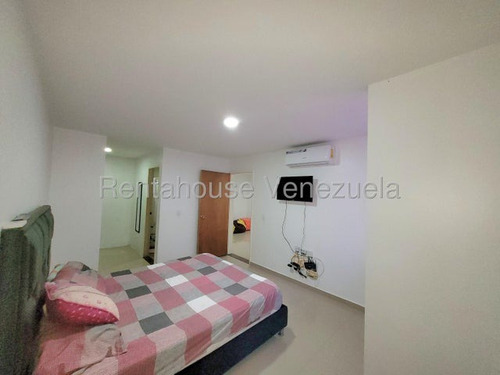 Impecable Apartamento Tipo Estudio Equipado En Venta En Ciudad Roca. 44 Mts2, 1 Habitacion, 1 Baño, 1 Puesto De Estacionamiento. El Urbanismo Cuenta Con Casa Club Y Full Seguridad. Mls #25-23837 Pm