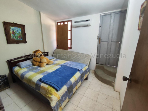 José Trivero Vende Hermosa Casa Ubicada En Excelente Zona De Cabudare, Cuenta Con Tanque Subterraneo