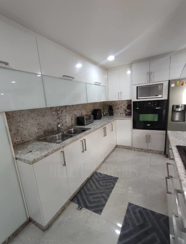 Venta De Cómodo Apartamento Dúplex Remodelado Residencias De Poca Data Agua Constante Accesible A Vías Principales Y Transporte Público