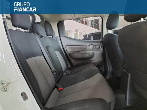 Imagen 7 de 14 de Mitsubishi L200 4x4 Turbo Diesel 2020