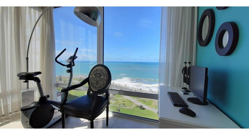 Exclusivo Piso En Venta, Zona Playa Grande Con Vista Al Mar
