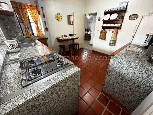 Jip 24-14628. Excelente Oportunidad Venta De Casa De 244 Mts2, 4 Hab, 2 Salas De Baño, 2 P/e, Vigilancia Privada, En La Urbanización Corinsa. Cagua Aragua. Llama Y Agenda Tu Cita Ya! Te Esperamos 